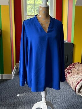 Eileen Fisher silk blouse. Classic V-Neck Blouse - Royal Blue. Size 1X